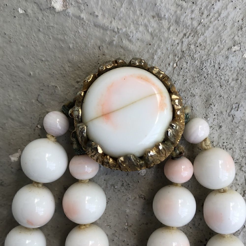 Vintage  white  facet necklace - Picture 3 of 7